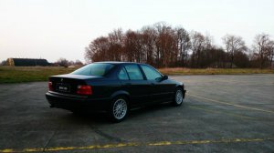 BMW 318i Limousine Diamantschwarz - 3er BMW - E36