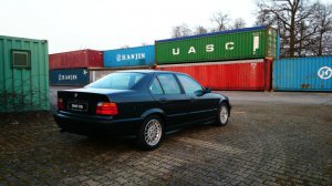 BMW 318i Limousine Diamantschwarz - 3er BMW - E36