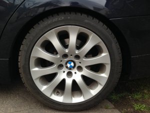 BMW Styling 159 Felge in 8x17 ET 34 mit Pirelli  Reifen in 225/45/17 montiert vorn Hier auf einem 3er BMW E91 320i (Touring) Details zum Fahrzeug / Besitzer