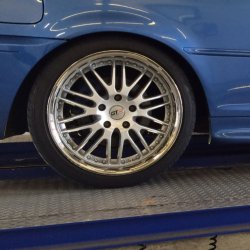 royal wheels GT20 Felge in 8.5x18 ET 35 mit Dunlop SP9000 Reifen in 225/40/18 montiert hinten mit folgenden Nacharbeiten am Radlauf: Kanten gebrdelt Hier auf einem 3er BMW E46 320i (Cabrio) Details zum Fahrzeug / Besitzer