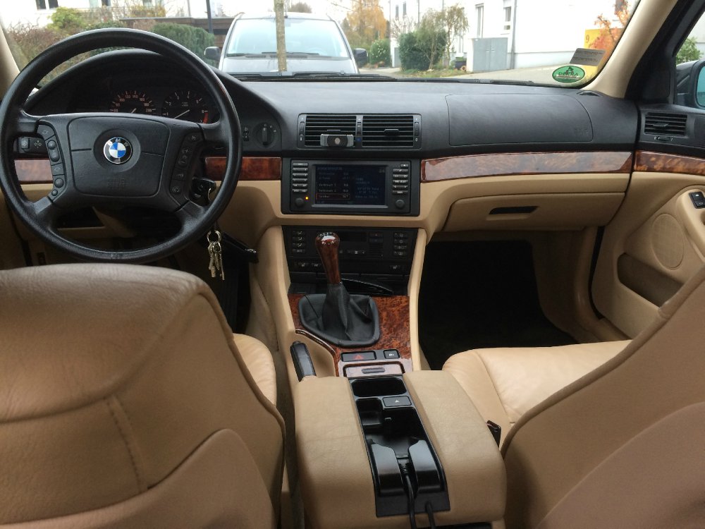 Black girlfriend - 5er BMW - E39