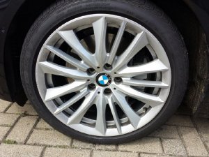 BMW w-speiche323 Felge in 8.5x19 ET 30 mit Dunlop sport maxx gt Reifen in 245/35/19 montiert vorn Hier auf einem 5er BMW F10 535i (Limousine) Details zum Fahrzeug / Besitzer