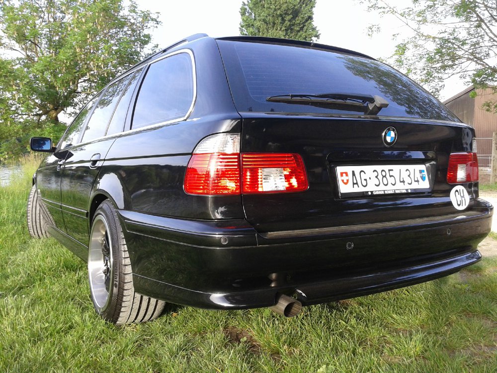530i Touring in Sapphirschwarz Metallic - 5er BMW - E39