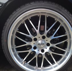 Dotz Mugello Felge in 8.5x19 ET  mit - NoName/Ebay -  Reifen in 235/35/19 montiert vorn Hier auf einem 3er BMW E46 320i (Cabrio) Details zum Fahrzeug / Besitzer