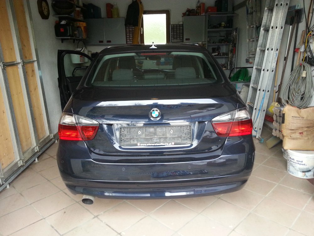 BMW E90 318i Monacoblau - 3er BMW - E90 / E91 / E92 / E93