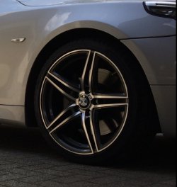 Borbet XRT graphit polished Felge in 8.5x19 ET 30 mit Hankook evo K107 Reifen in 245/35/19 montiert vorn mit 12 mm Spurplatten Hier auf einem 5er BMW E61 535d (Touring) Details zum Fahrzeug / Besitzer