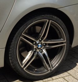 Borbet XRT graphit polished Felge in 9.5x19 ET 35 mit Hankook evo K107 Reifen in 275/30/19 montiert hinten mit 16 mm Spurplatten Hier auf einem 5er BMW E61 535d (Touring) Details zum Fahrzeug / Besitzer
