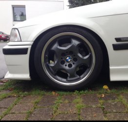 BMW Styling 23 M Kontur Felge in 7.5x17 ET 41 mit Michelin  Reifen in 235/40/17 montiert vorn Hier auf einem 3er BMW E36 328i (Limousine) Details zum Fahrzeug / Besitzer