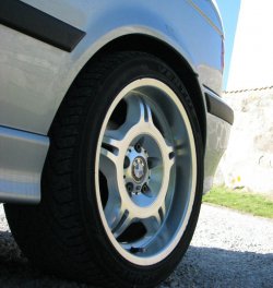 BMW Style 24 Felge in 8.5x17 ET 41 mit - Eigenbau -  Reifen in 245/40/17 montiert hinten Hier auf einem 3er BMW E36 323ti (Compact) Details zum Fahrzeug / Besitzer