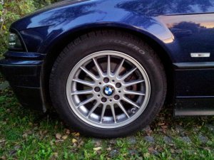 BMW Styling 32 Felge in 7x16 ET 47 mit Pirelli SottoZero Reifen in 205/50/16 montiert vorn Hier auf einem 3er BMW E36 320i (Coupe) Details zum Fahrzeug / Besitzer