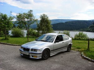 BMW stock Felge in 7.5x15 ET 35 mit - NoName/Ebay - Eskimo S3 Reifen in 185/65/15 montiert vorn mit 4 mm Spurplatten Hier auf einem 3er BMW E36 316i (Compact) Details zum Fahrzeug / Besitzer