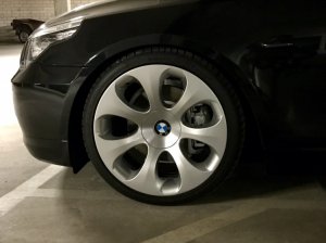 BMW Ellipsoid Felge in 8.5x19 ET 16 mit Hankook  Reifen in 235/35/19 montiert vorn Hier auf einem 5er BMW E61 520d (Touring) Details zum Fahrzeug / Besitzer