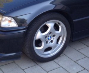 BMW Styling 23 Felge in 7x17 ET 41 mit GT Radial x Reifen in 215/45/17 montiert vorn mit 10 mm Spurplatten und mit folgenden Nacharbeiten am Radlauf: Kanten gebrdelt Hier auf einem 3er BMW E36 325i (Cabrio) Details zum Fahrzeug / Besitzer