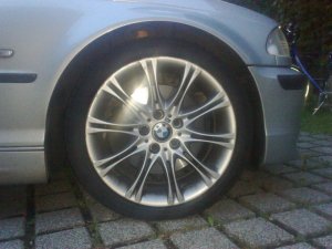 BMW M Doppelspeiche Styling 135 Felge in 8x18 ET 47 mit Continental Conti Sport Contact 5 Reifen in 225/40/18 montiert vorn Hier auf einem 3er BMW E46 330i (Touring) Details zum Fahrzeug / Besitzer