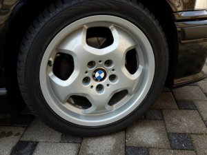BMW Styling 23 M-Kontur Felge in 7x17 ET 41 mit Nokian Reifen WR D3 Reifen in 225/45/17 montiert vorn Hier auf einem 3er BMW E36 323ti (Compact) Details zum Fahrzeug / Besitzer