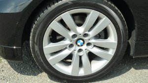 BMW Doppelspeiche 161 Felge in 8x17 ET 34 mit Nokian Reifen Z Line Reifen in 225/45/17 montiert vorn Hier auf einem 3er BMW E90 325i (Limousine) Details zum Fahrzeug / Besitzer