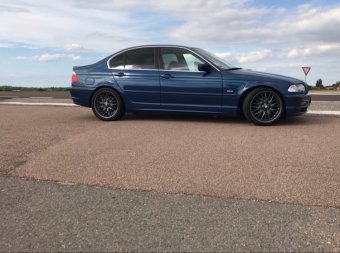 E46 Limousine in Topasblau - 3er BMW - E46 E46 Limousine in Topasblau - 3er BMW - E46