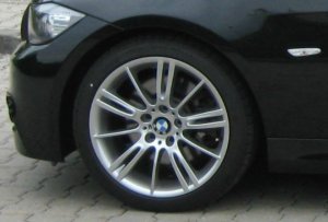 BMW 193 Felge in 8x18 ET 37 mit Michelin  Reifen in 225/40/18 montiert vorn Hier auf einem 3er BMW E91 330d (Touring) Details zum Fahrzeug / Besitzer