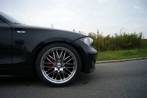 Dotz Mugello black polished Felge in 8x18 ET 35 mit Dunlop SP Sport 01 Reifen in 225/40/18 montiert vorn mit 5 mm Spurplatten Hier auf einem 1er BMW E87 118i (5-Trer) Details zum Fahrzeug / Besitzer