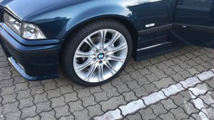 BMW M135 Felge in 8x18 ET 47 mit Dunlop SportMaxx RT2 Reifen in 225/40/18 montiert vorn Hier auf einem 3er BMW E36 328i (Cabrio) Details zum Fahrzeug / Besitzer