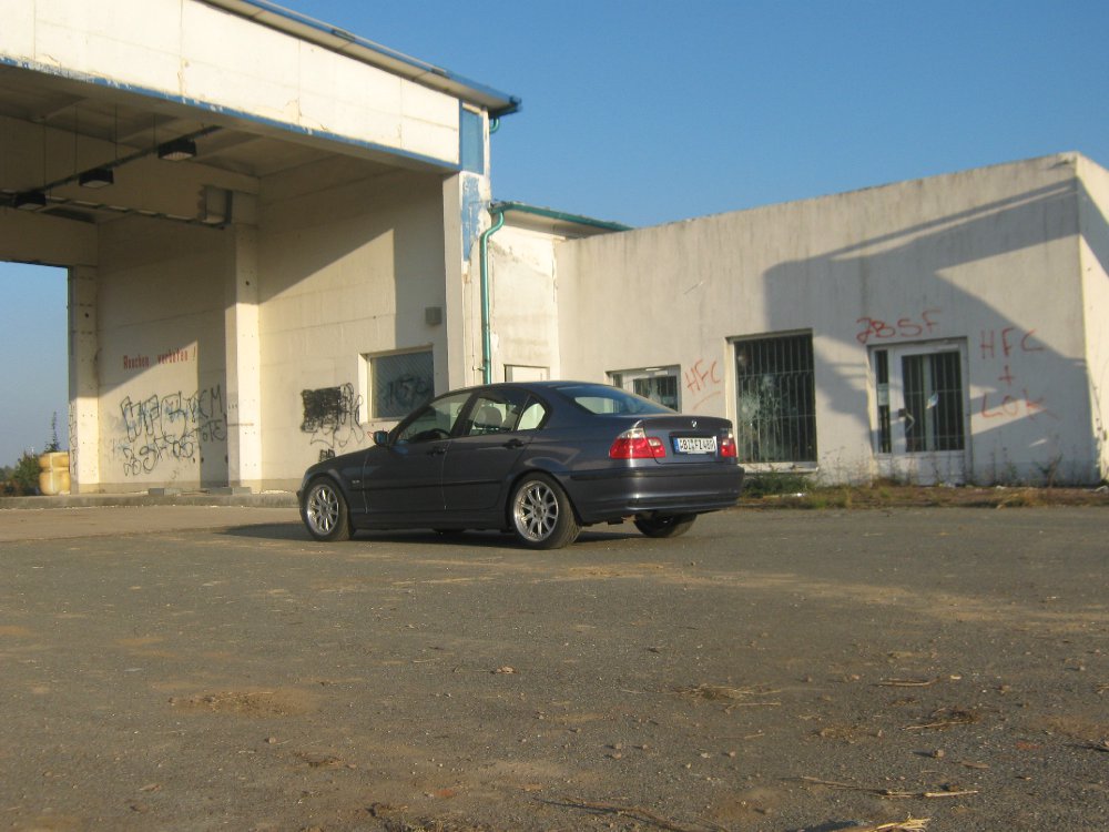 E46 Limo in Stahlblau Metallic - 3er BMW - E46