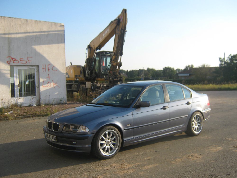 E46 Limo in Stahlblau Metallic - 3er BMW - E46