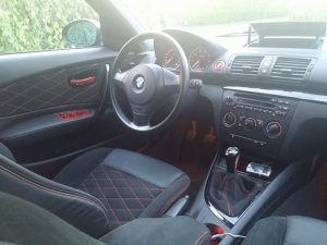 E87 Saphirschwarz/valenciaorange - 1er BMW - E81 / E82 / E87 / E88