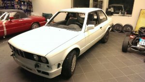 E30 320i - 3er BMW - E30