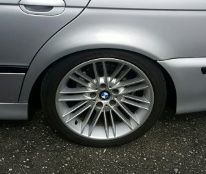 BMW Styling 85 Felge in 8x18 ET 20 mit Michelin  Reifen in 235/40/18 montiert vorn Hier auf einem 5er BMW E39 535i (Limousine) Details zum Fahrzeug / Besitzer