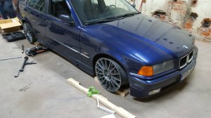 BMW 320i Montrealblau Limo - 3er BMW - E36