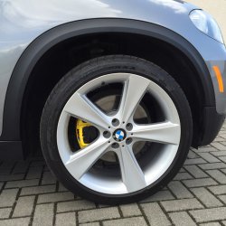 BMW Styling 128 Felge in 10x21 ET 40 mit Dunlop Sport Maxx Reifen in 285/35/21 montiert vorn mit folgenden Nacharbeiten am Radlauf: massive Aufweitung Hier auf einem X5 BMW E70 3.0d (SAV) Details zum Fahrzeug / Besitzer