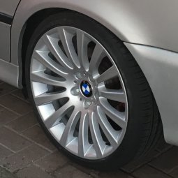 BMW Styling 235 Felge in 8.5x19 ET 25 mit Nexen N Fera Su Reifen in 235/35/19 montiert hinten mit 15 mm Spurplatten Hier auf einem 5er BMW E39 525d (Limousine) Details zum Fahrzeug / Besitzer