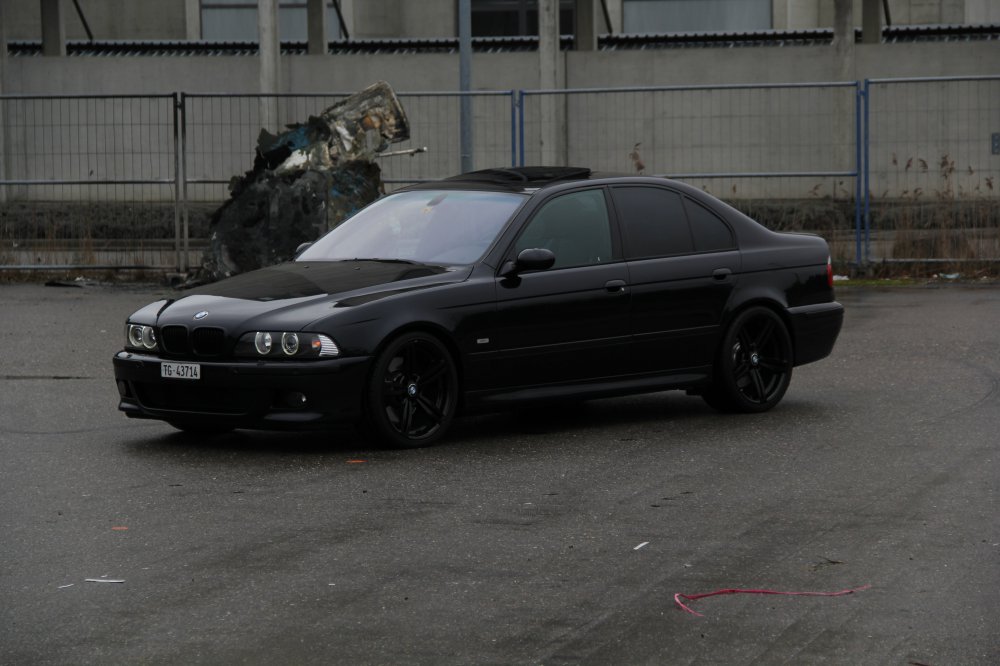 ///M5 E39___Black Devil with White Angel Eyes - 5er BMW - E39