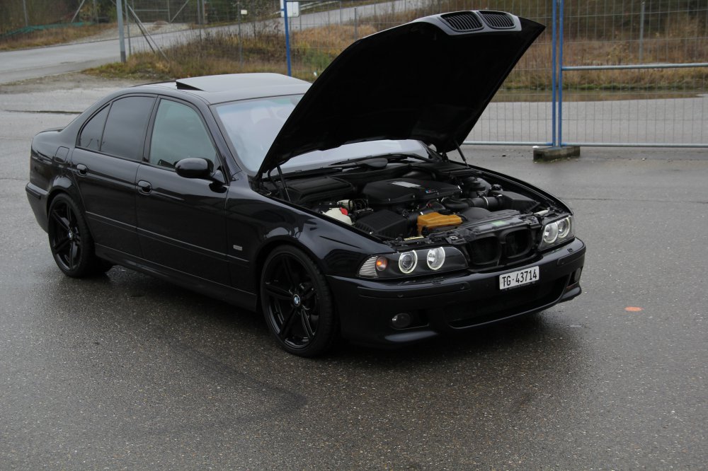 ///M5 E39___Black Devil with White Angel Eyes - 5er BMW - E39