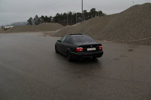 ///M5 E39___Black Devil with White Angel Eyes - 5er BMW - E39