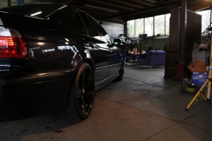///M5 E39___Black Devil with White Angel Eyes - 5er BMW - E39