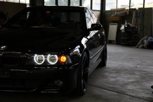 ///M5 E39___Black Devil with White Angel Eyes - 5er BMW - E39