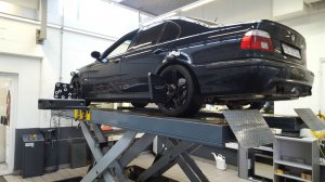 ///M5 E39___Black Devil with White Angel Eyes - 5er BMW - E39