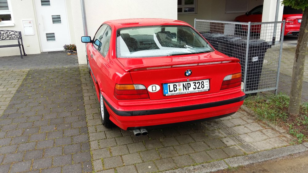 Rotes Sommerauto, 328i Coupe - 3er BMW - E36