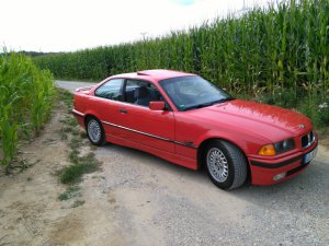 Rotes Sommerauto, 328i Coupe - 3er BMW - E36