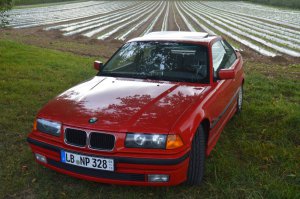 Rotes Sommerauto, 328i Coupe - 3er BMW - E36