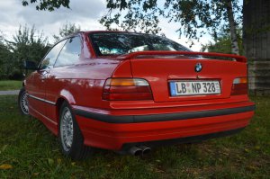 Rotes Sommerauto, 328i Coupe - 3er BMW - E36