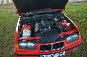Rotes Sommerauto, 328i Coupe - 3er BMW - E36