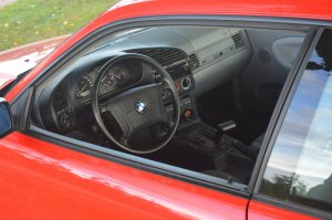 Rotes Sommerauto, 328i Coupe - 3er BMW - E36