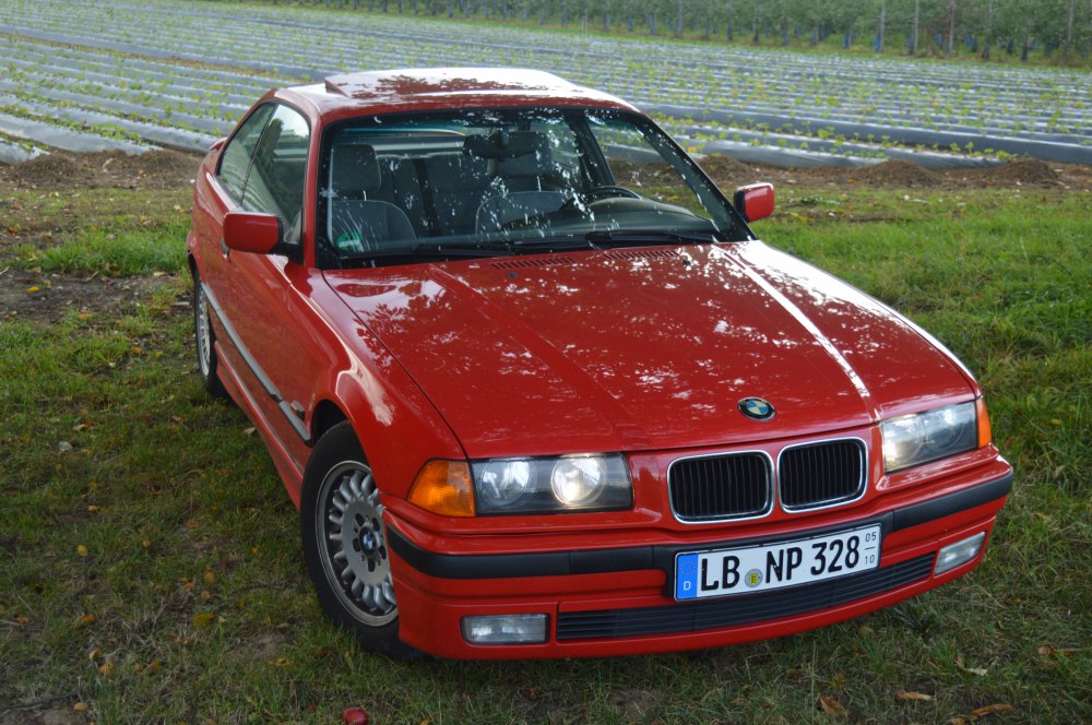 Rotes Sommerauto, 328i Coupe - 3er BMW - E36