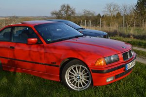 Rotes Sommerauto, 328i Coupe - 3er BMW - E36