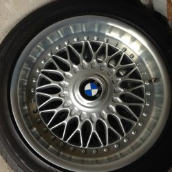 BMW RC090 Felge in 9x17 ET  mit Vredestein  Reifen in 235/45/17 montiert vorn Hier auf einem 5er BMW E28 528i (Limousine) Details zum Fahrzeug / Besitzer