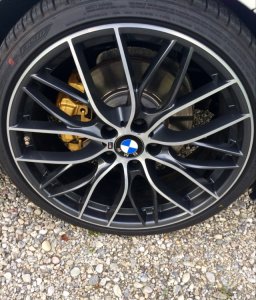 BMW M Performance 405 M Felge in 8x20 ET 36 mit Falken FK 510 Reifen in 225/35/20 montiert vorn mit 5 mm Spurplatten Hier auf einem 3er BMW F31 330d (Touring) Details zum Fahrzeug / Besitzer