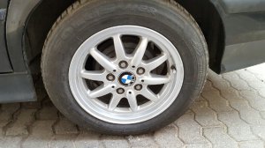 BMW Styling 27 Felge in 7x15 ET  mit kumho  Reifen in 205/60/15 montiert hinten mit 20 mm Spurplatten Hier auf einem 3er BMW E36 316i (Limousine) Details zum Fahrzeug / Besitzer