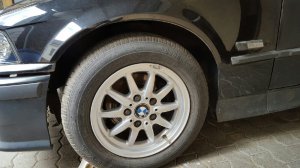 BMW Styling 27 Felge in 7x15 ET  mit kumho  Reifen in 205/60/15 montiert vorn mit 15 mm Spurplatten Hier auf einem 3er BMW E36 316i (Limousine) Details zum Fahrzeug / Besitzer